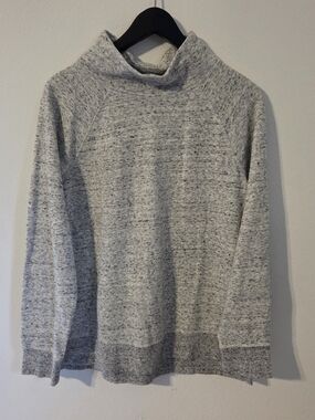 T by Talbots Featherweight Fleece Funnel Neck Pullover gray size medium active